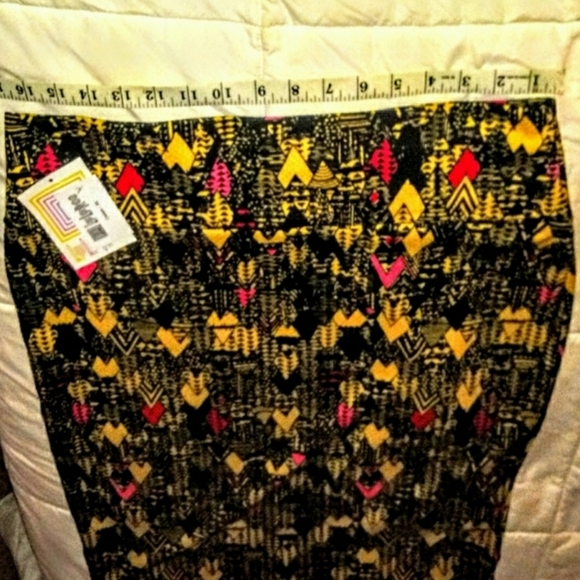 Lularoe Skirt Size 18/20 Cassie Pencil Tribal NWT - Picture 2 of 9